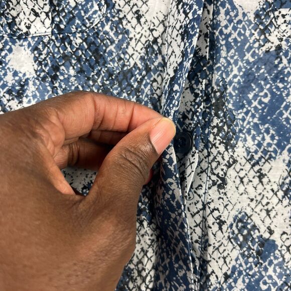 BCBGMAXAZRIA Womens Silk Blend Snakeskin Blouse Button Front Shirt M Long Sleeve - Picture 4 of 12